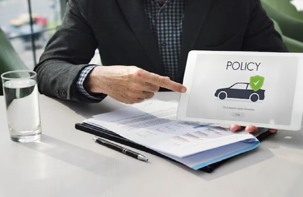 what does auto insurance cover